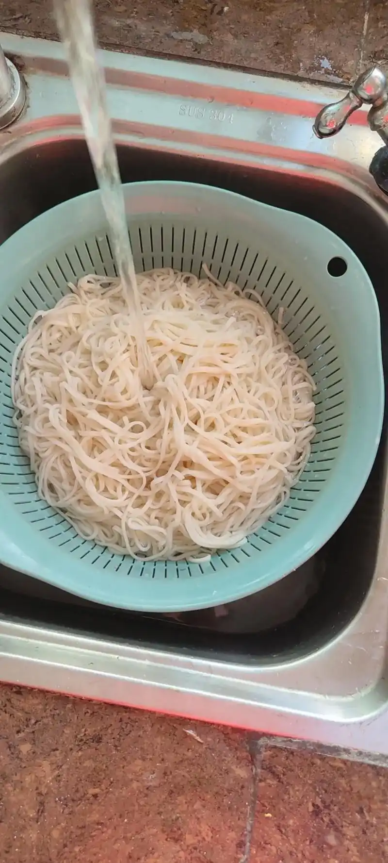 生活就是一碗面 #纯手工制作美食 #手工面条  - 抖音