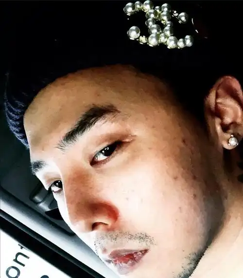 权志龙:到达巴黎,分享生活