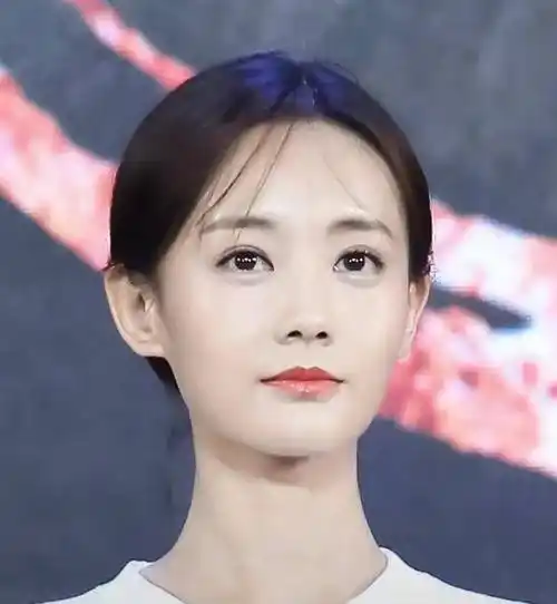 原是赵丽颖的小替身,如今逆袭成为当红小花,ip大作接到手软_李一桐