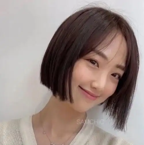 一刀切齐耳短直发 最流行的减龄短发发型_直发发型 - 美发站