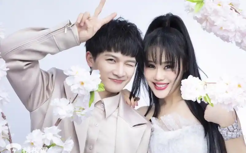 【周深】歌手探班vlog:带袁娅维拍大头贴