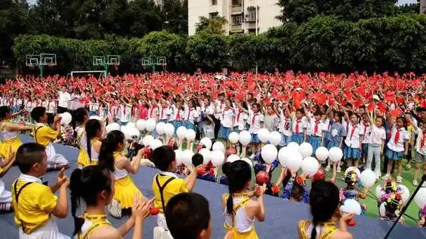 大江小学欢庆六一童心共逐中国梦朵朵浪花向未来