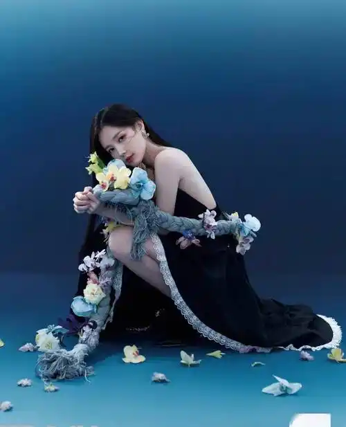 李一桐|男装_眼睛_一颦一笑_月牙