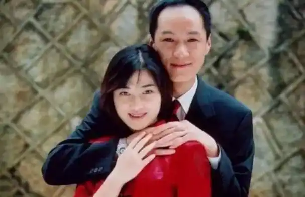 梅婷:22岁爆红35岁前夫被砍,闪嫁二婚老公生2胎,被宠成公主