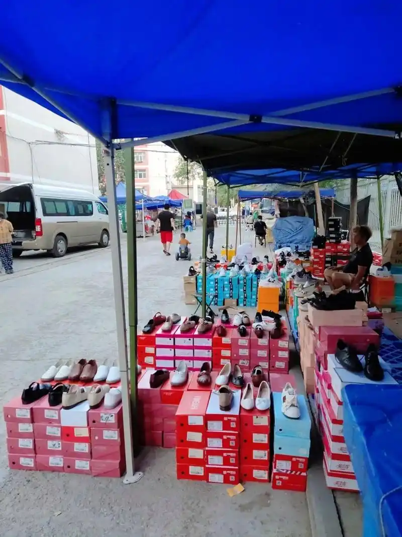卖鞋,鞋子是真的要比水果赚钱,产品好,每天就会有很多人想找我进货
