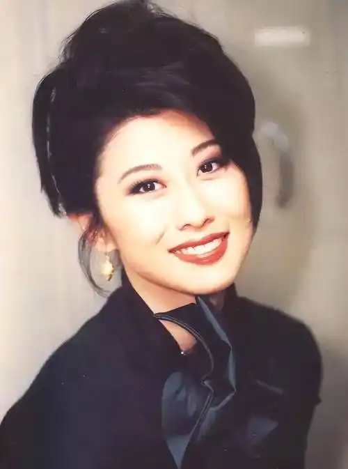 原创一代天后叶倩文嫁给林子祥26年一生无儿女61岁满头白发