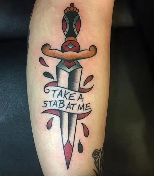 手臂上彩绘水彩素描创意霸气匕首纹身图案作品图案大全和纹身手稿欣赏