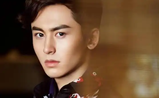 张哲瀚身材怎么回事张哲瀚八卦个人简介