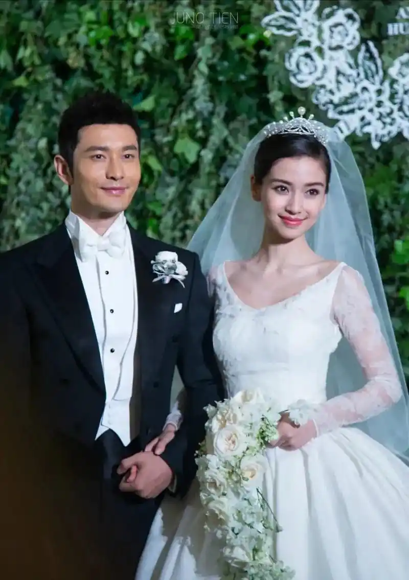 黄晓明在离婚一年多后坦言,他曾经面临了与angelababy的婚姻问题.