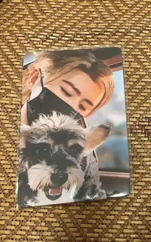 蔡徐坤虞书欣甘比母女合影##蔡徐坤美甲上有字