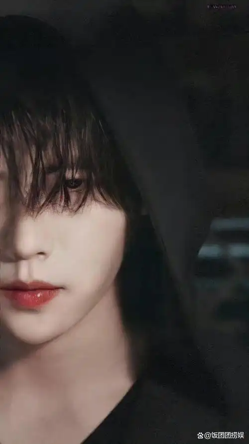 日前,肖宇梁特别在自己生日当天发布了一组他个人拍摄的写真,不过是一