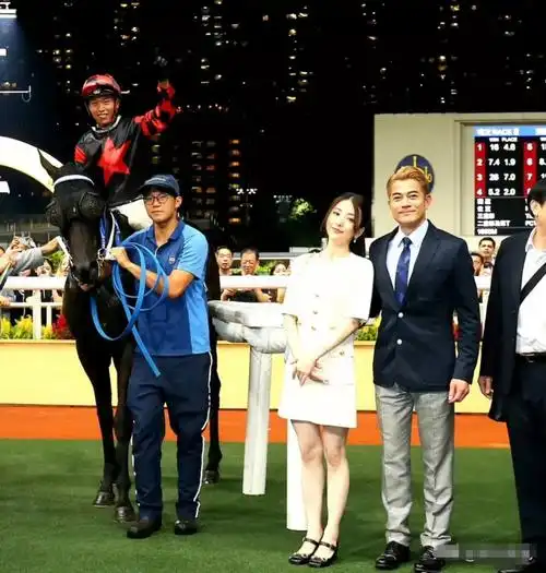 偶遇,也曾被网友质疑身材五五比例,甚至还有人直接推测,她的身高只有