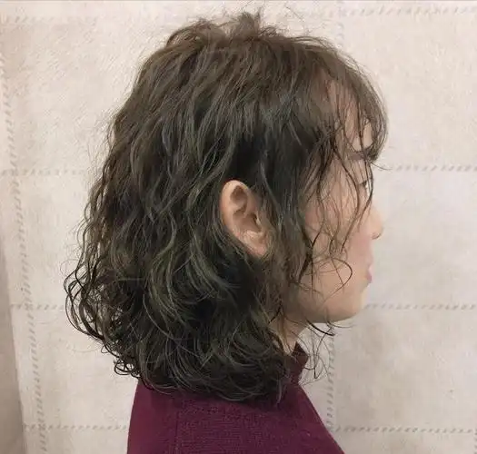 2020冬季流行全头烫卷卷发型,蓬松时尚又保暖,真洋气|脸型|头型|烫发