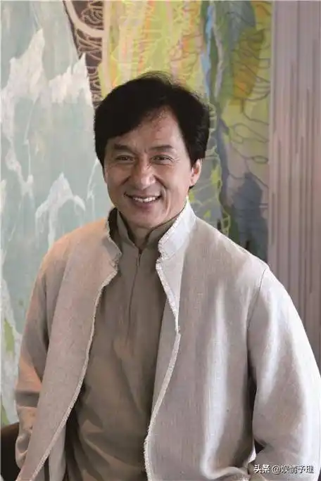 成龙断崖式衰老,白发苍苍尽显老态,网友泪目:我不能接受!