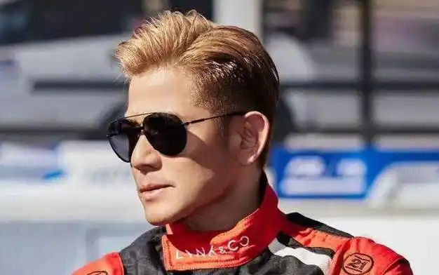 郭富城赛车意外车辆失控退赛媒体直播全程