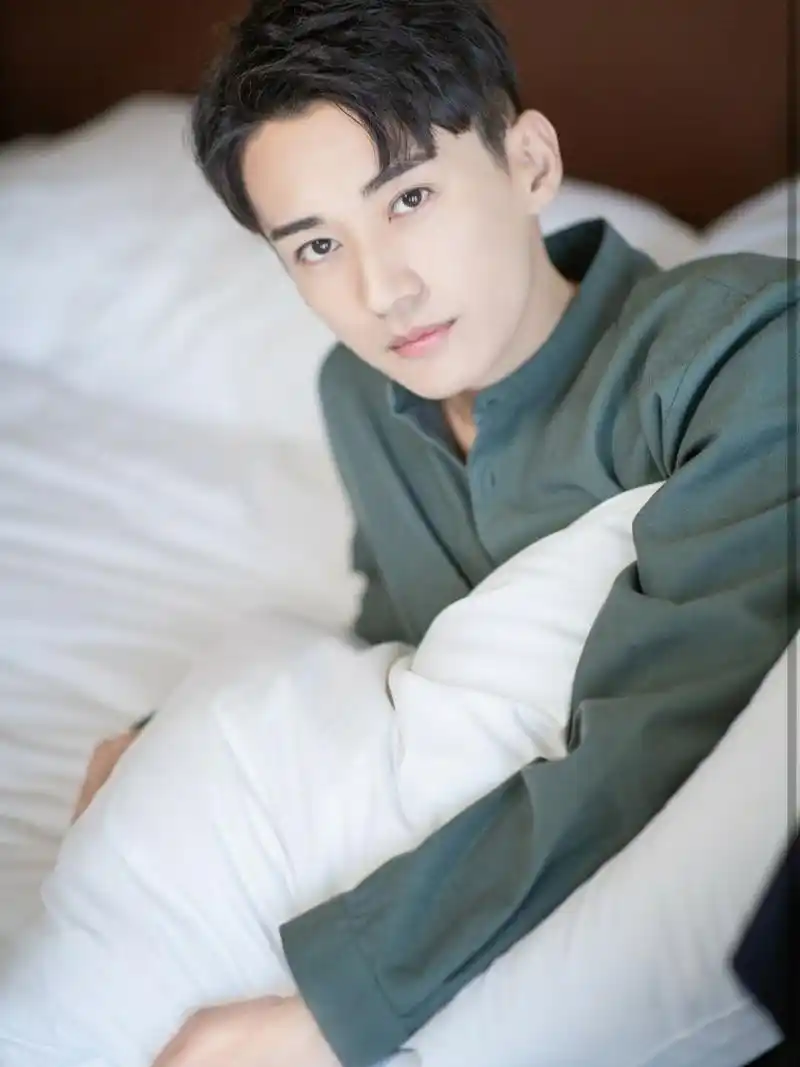 刘学义好帅啊!帅啊!啊!78 看天乩的时候就觉得这男人真帅!