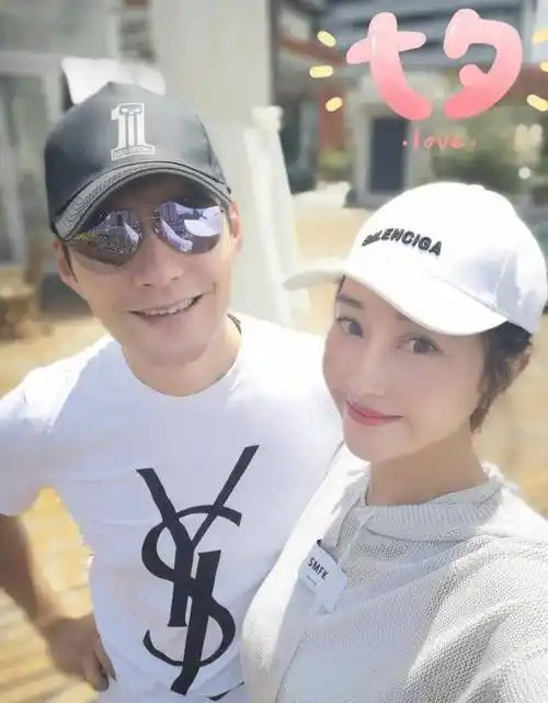 严屹宽发文想念杜若溪和女儿,小肉肉的眼睛像爸爸,胖嘟嘟好可爱_工作