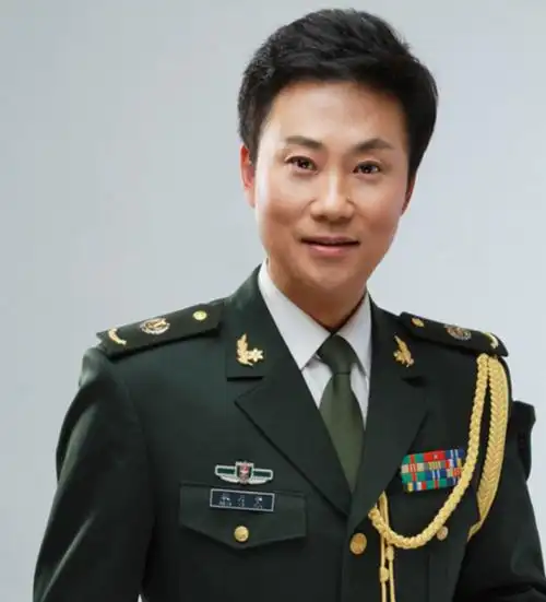 回顾耿为华娶小娇妻宠妻15年后遭抛弃离婚时与女儿抱头痛哭