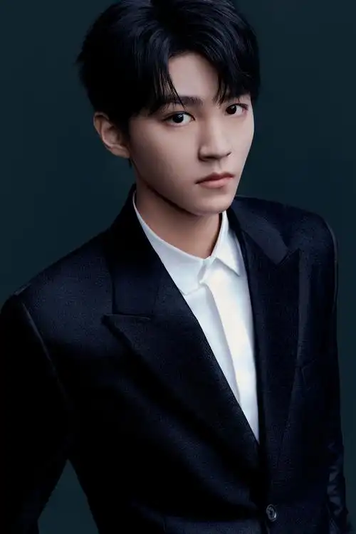 王俊凯全新dior迪奥中国旷野男士香水系列代言人