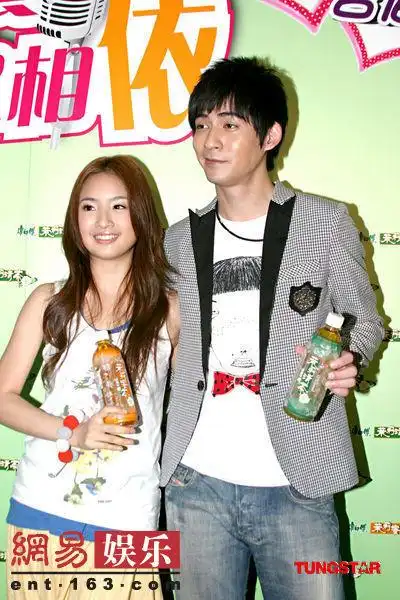 周渝民携手林依晨,俊男靓女七夕浪漫代言