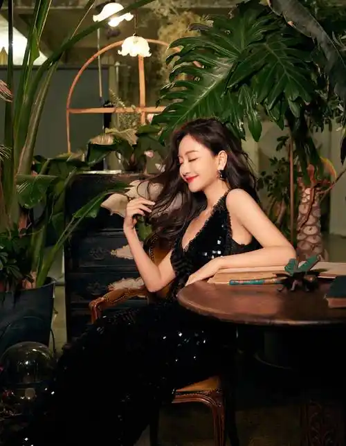 明星杨蓉写真合集:端庄秀丽,温婉迷人!