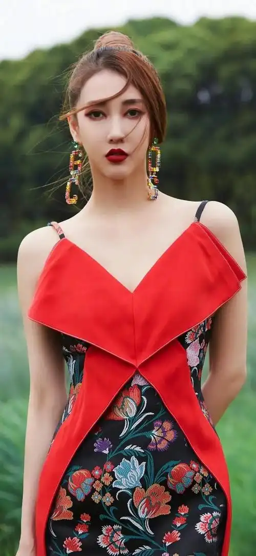 美女系列壁纸第566期-弦子,你喜欢她吗