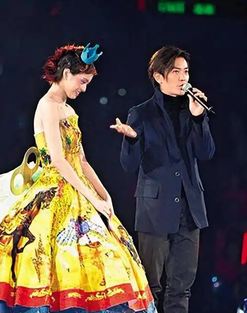 郑伊健夫妇否认移民日本!蒙嘉慧热爱日本文化,核泄漏还勇敢飞