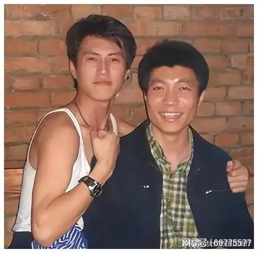 靠"两个母亲"上位,被前女友嘲讽"太装",靳东的过往真不简单|江珊|周扬