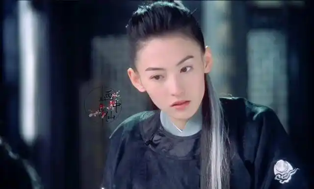 《老鼠爱上猫》张柏芝这部剧中叶璇大部分时候都是以男装扮相出镜,足