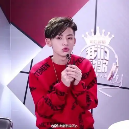 小鬼王琳凯嘟嘴合集~不经意间的可爱动作最撩人@小鬼-王琳凯#小鬼