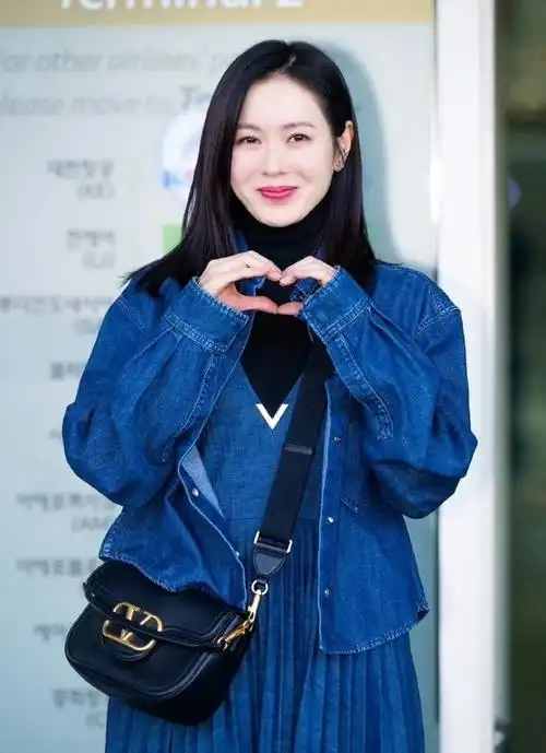 孙艺珍机场路透状态