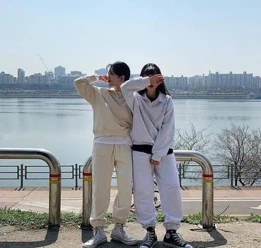 原创如何拍出好看的双人照盘点20种双人拍照姿势摆pose不再烦恼