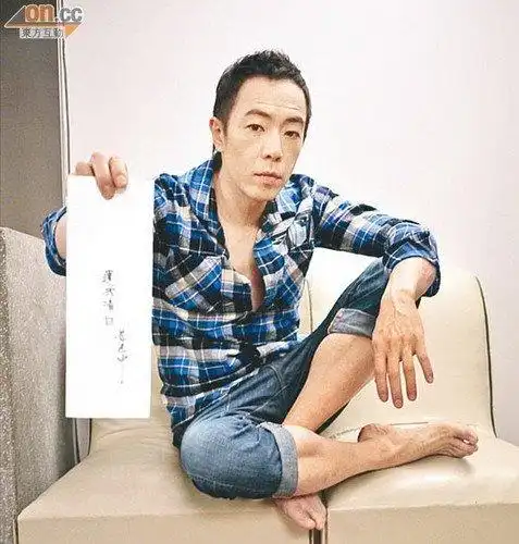 黄贯中被指"凶"记者 爆粗发毒誓已证清白(图文)