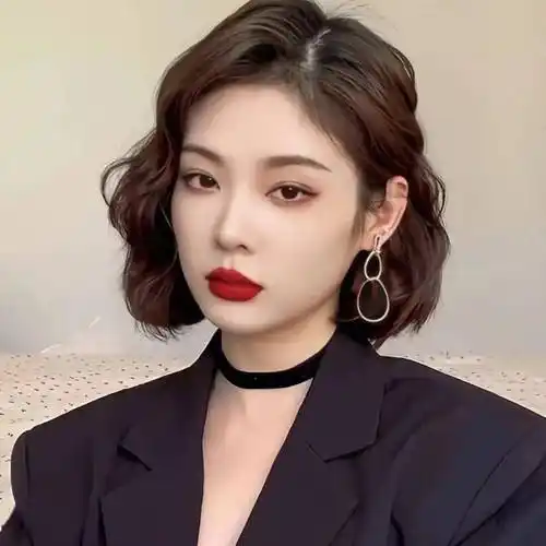 气息文艺复古显气质这款发型慵懒蓬松又洋气"大嫂"同款发型火爆来袭