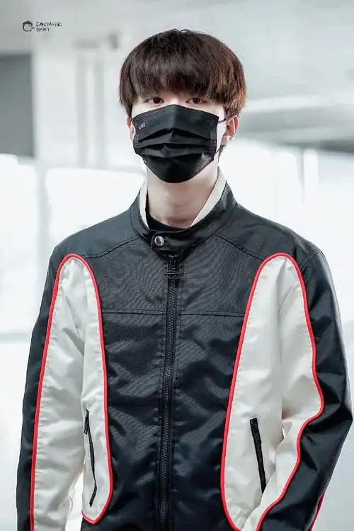 范丞丞机场顺毛造型