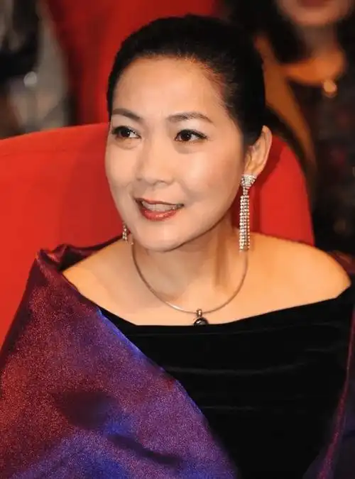 张铁林前女友沈丹萍:为嫁老外与家人决裂,为何婚后多次提离婚?