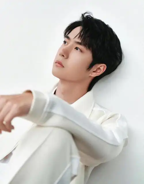 王一博今日lacoste活动造型,怎么样?