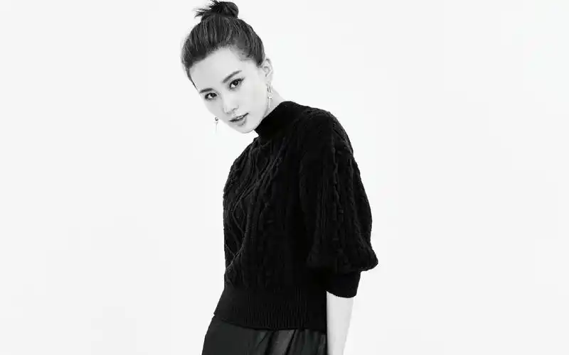 女星刘诗诗优雅气质桌面壁纸