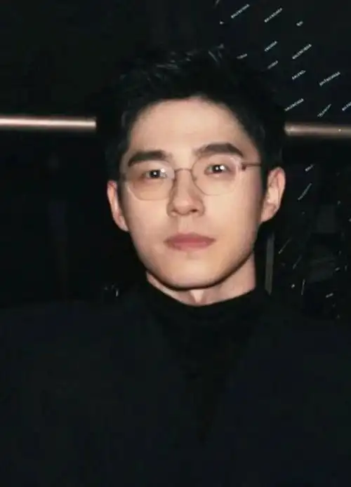 刘昊然 就是硬帅