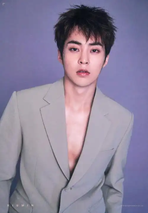 金珉锡[超话]#7615#那年金日珉锡时#腹肌专场预热篇:深v领也一样