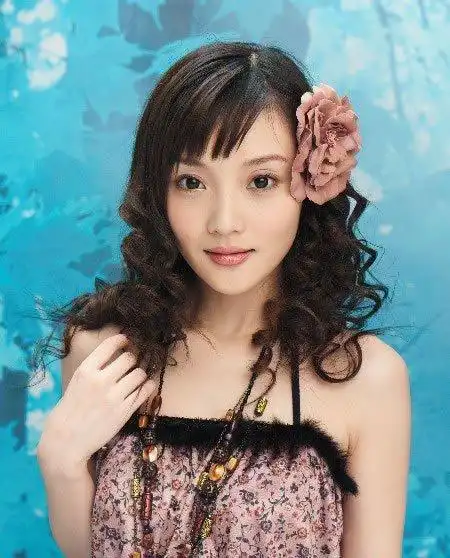 李小璐刚出道时的青涩写真