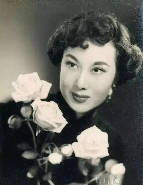 回顾李丽华在乱世中左右逢源终成天皇巨星3次婚姻活到93岁