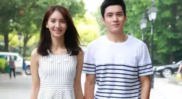 金晨直播回应和胡夏恋情?