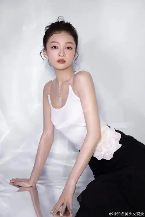 张韶涵好像人鱼公主##张韶涵黑白人鱼裙