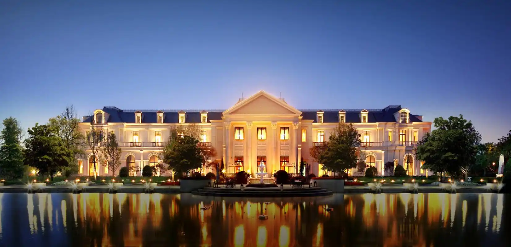 18,别墅地理位置优越,交通便利,共规划了227幢独立别墅,其中标准别墅