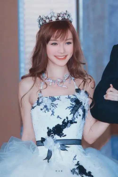 刚出道的杨颖有些偏日系风的感觉,清纯度甚至可以媲美小仙女郑爽,同款