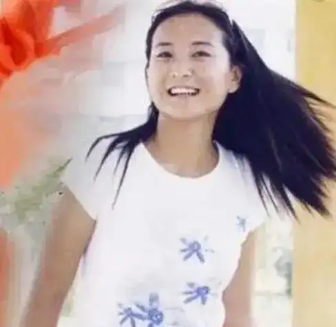 贾玲自称年轻时是校花,本以为是吹牛,看到照片我信了