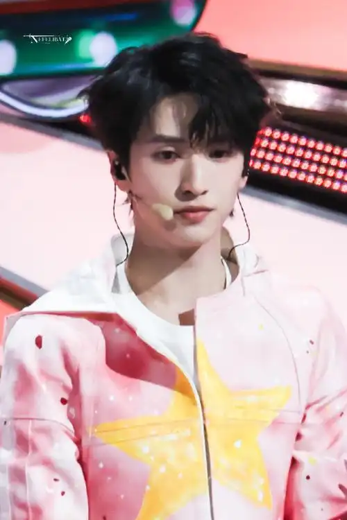 严浩翔超话78#严浩翔湖南卫视元宵喜乐会#78#时代少年团新歌首秀