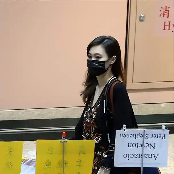 曝贺军翔背着妻子吻辣妹,葛斯齐称手握猛料,经纪人不敢正面回应