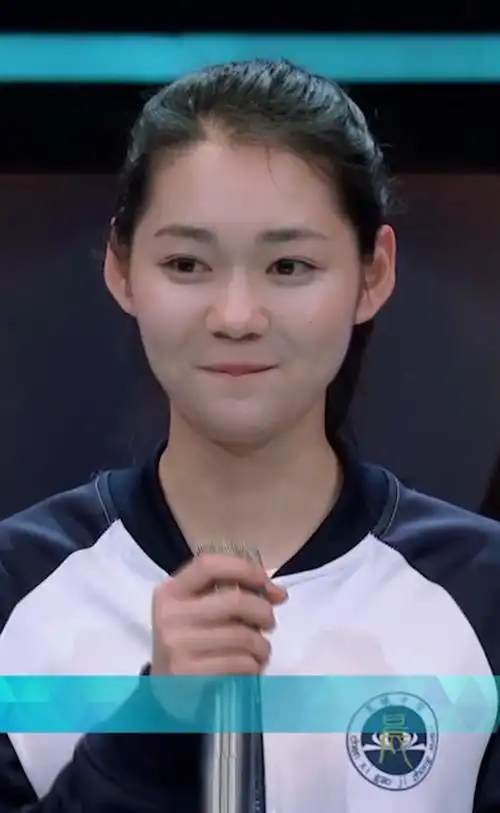 101见证了段奥娟从一个穿着校服的普通小姑娘蜕变成光芒四射的少女